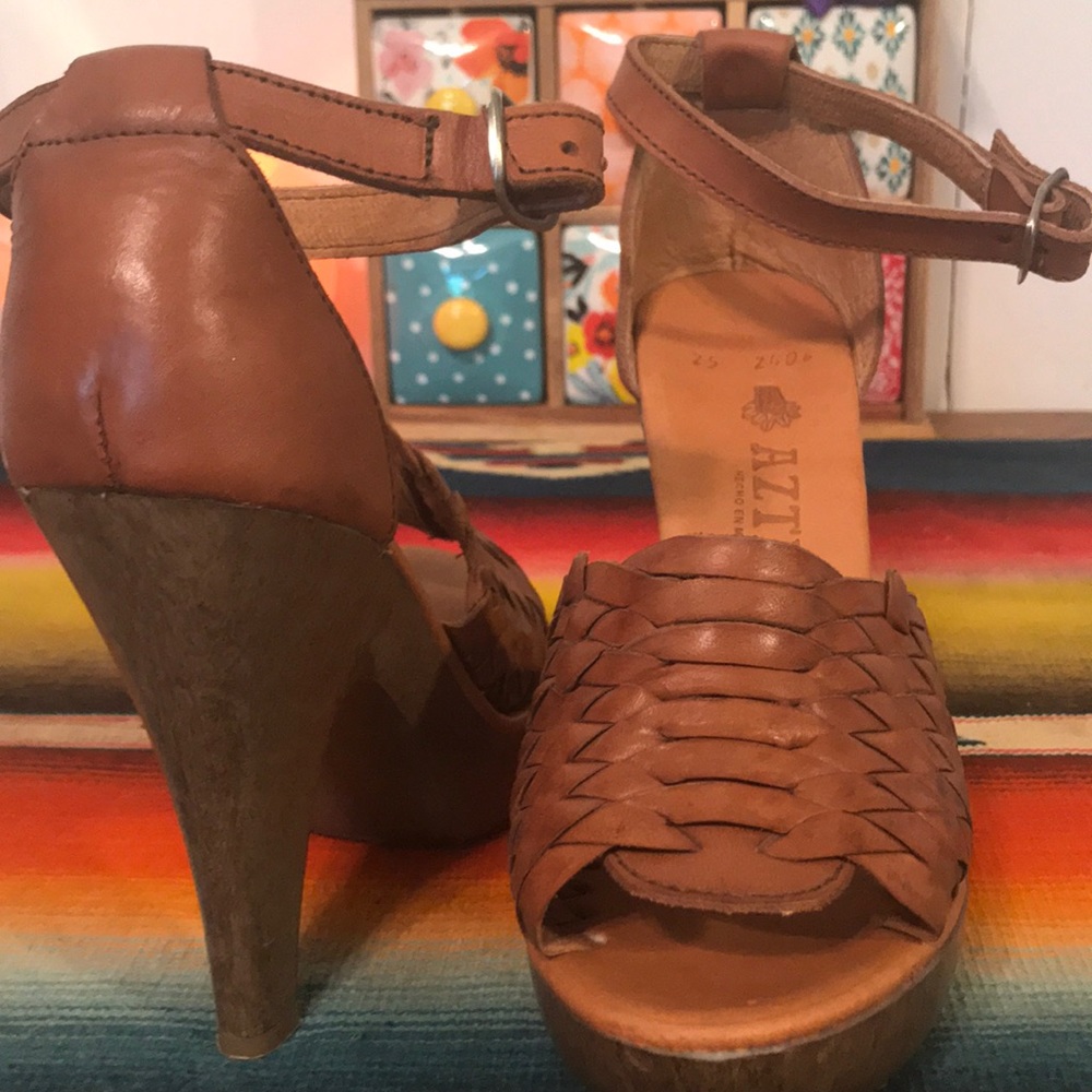 Aztec size 8 heels - Picture 2 of 2